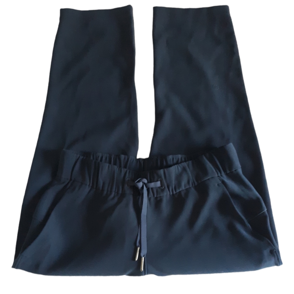 Lululemon Size 4 On The Fly Crop *Woven 23" True Navy Pants